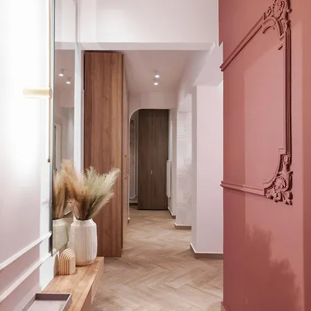F & B Collection - 3 Bedroom Flat *