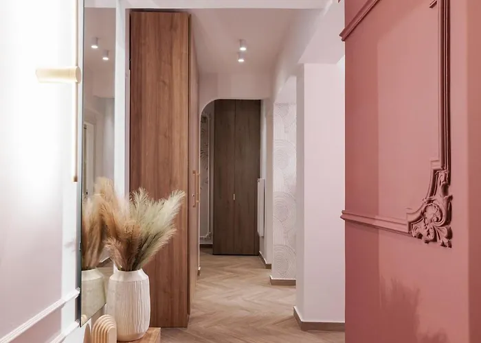 F & B Collection - 3 Bedroom Flat *