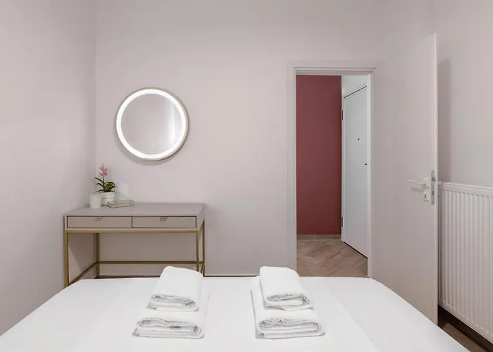 Apartman F & B Collection - 3 Bedroom Flat *