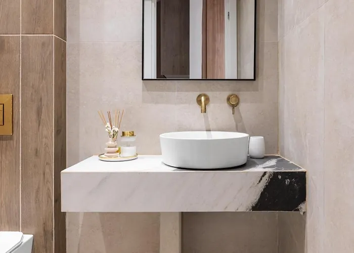 F & B Collection - 3 Bedroom Flat * Szaloniki