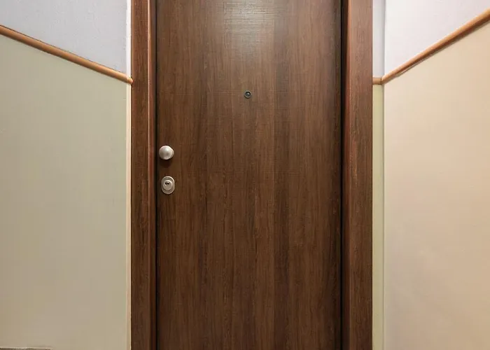F & B Collection - 3 Bedroom Flat *