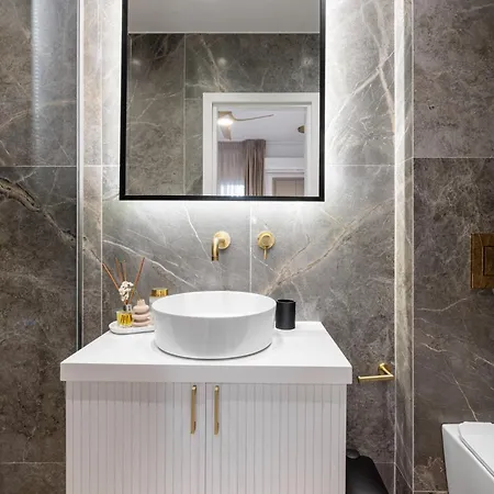 F & B Collection - 3 Bedroom Flat Salonic